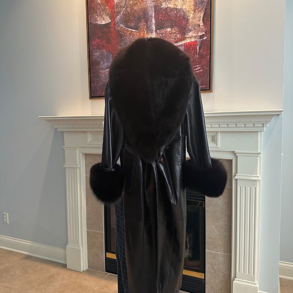 FULL LENGTH FOX & LEATHER COAT (MEDIUM) - Picture 4 of 4
